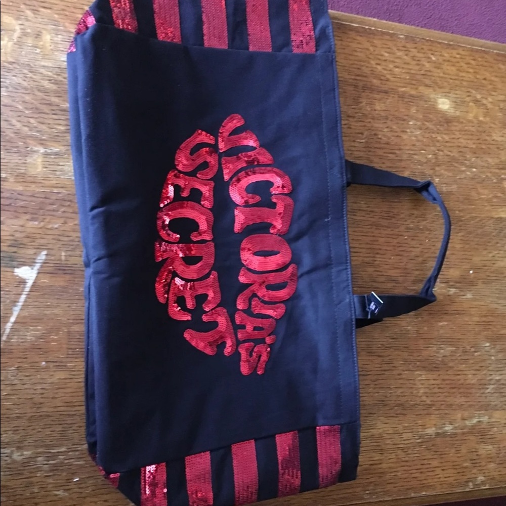 Tote and robe